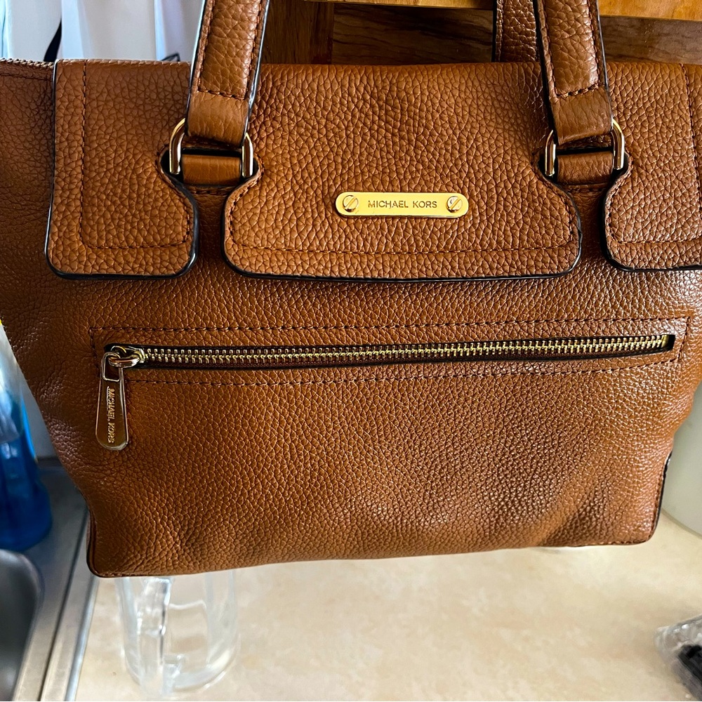 MICHAEL KORS PURSE BAG -gently used no tannish